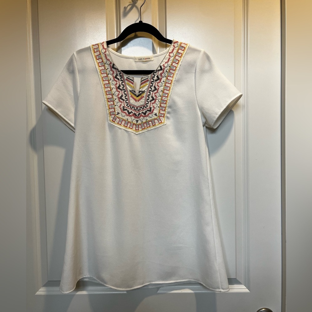 Lake flower blouse with embroidery detail